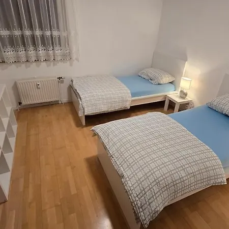 5 Beds Close To Dus Airport Ratingen