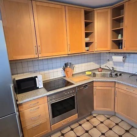 5 Beds Close To Dus Airport Apartment *