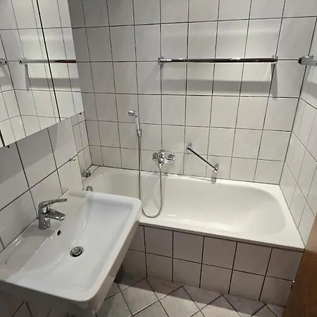 5 Beds Close To Dus Airport Apartment Ratingen